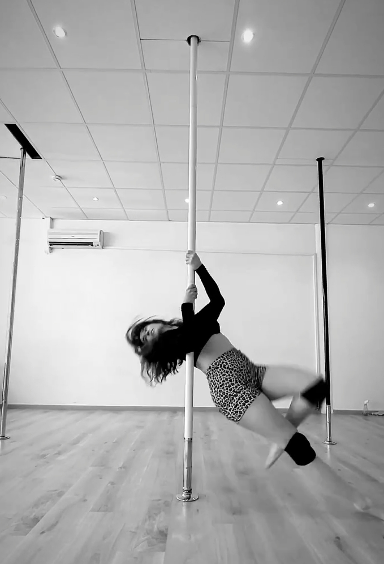La performeuse derrière le workshop
